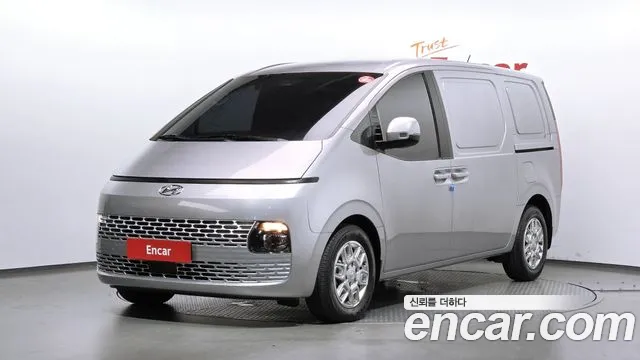 Hyundai Staria 2023 — photo 1