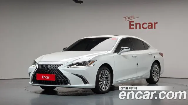 Lexus ES 2025 — photo 1
