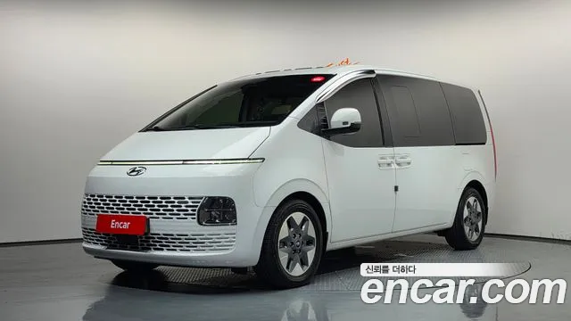 Hyundai Staria 2022 — photo 1
