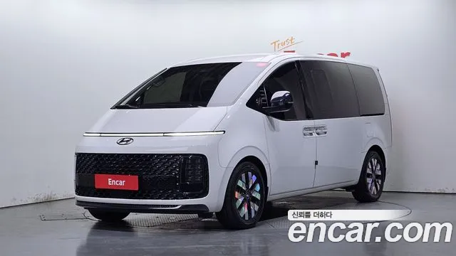 Hyundai Staria 2023 — photo 1