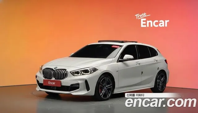 BMW 1-Series 2023 — photo 1