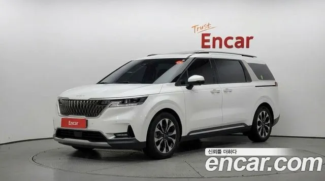Kia Canival 2023 — photo 1
