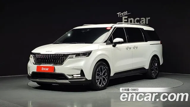 Kia Canival 2023 — photo 1