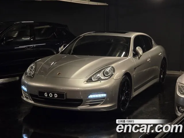 Porsche Panamera 2011 — photo 1