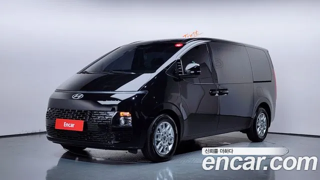 Hyundai Staria 2025 — photo 1