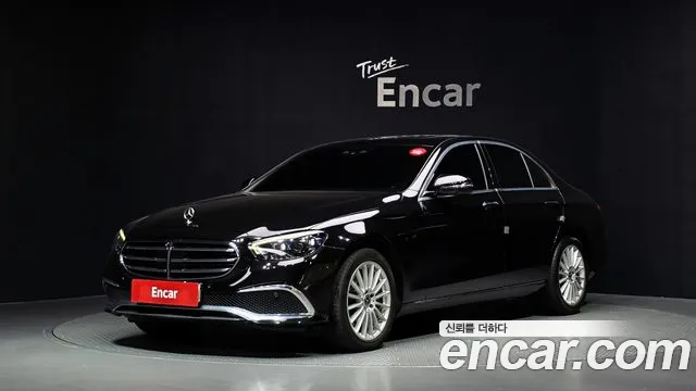 Mercedes-Benz E-Class 2022 — photo 1