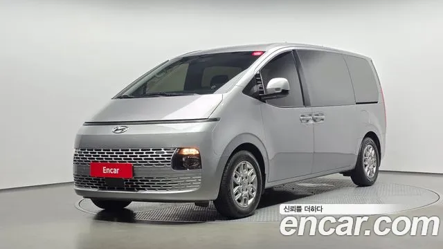 Hyundai Staria 2023 — photo 1