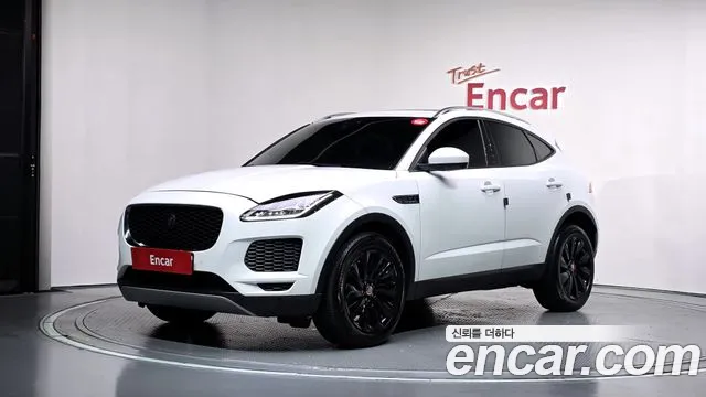 Jaguar E-PACE 2020 — photo 1