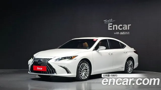 Lexus ES 2022 — photo 1
