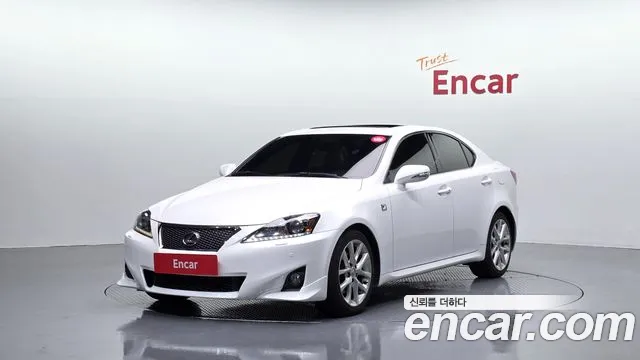 Lexus IS 2011 — photo 1