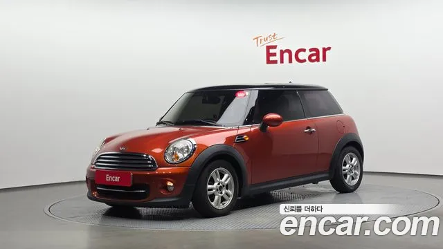 Mini Cooper 2011 — photo 1