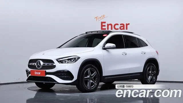 Mercedes-Benz GLA-Class 2023 — photo 1