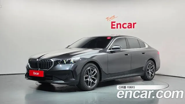 BMW 5-Series 2025 — photo 1