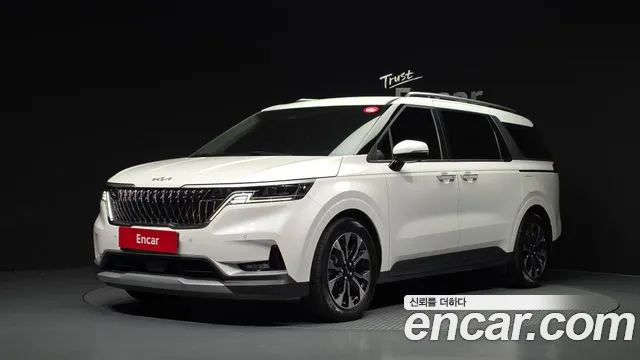 Kia Canival 2023 — photo 1