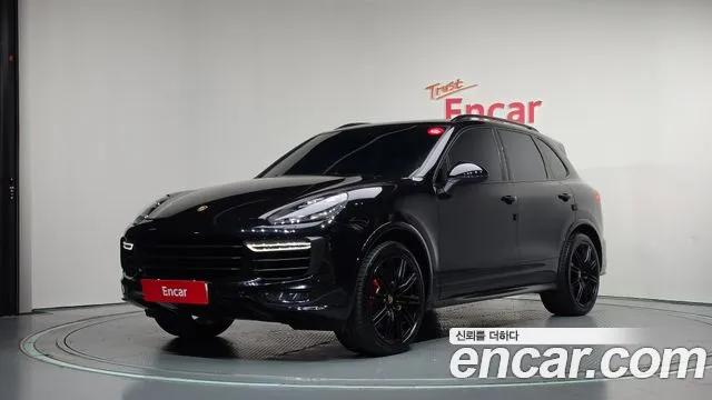 Porsche Cayenne 2016 — photo 1