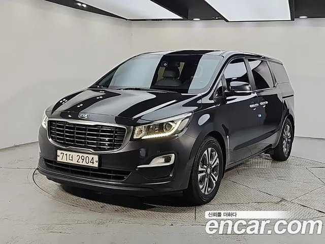 Kia Canival 2019 — photo 1