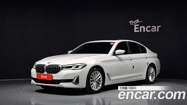 BMW 5-Series 2022 — photo 1
