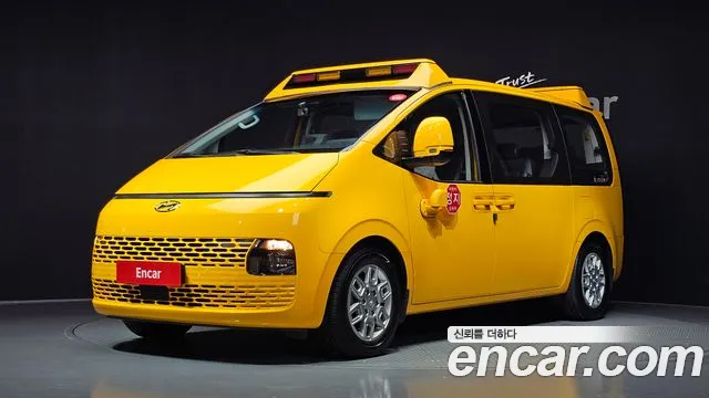 Hyundai Staria 2022 — photo 1