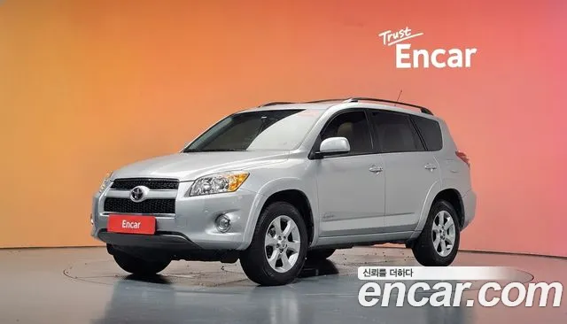 Toyota RAV4 2011 — photo 1