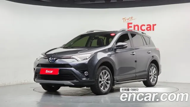 Toyota RAV4 2018 — photo 1