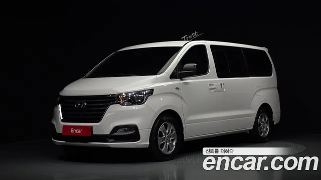 Hyundai Starex 2018 — photo 1