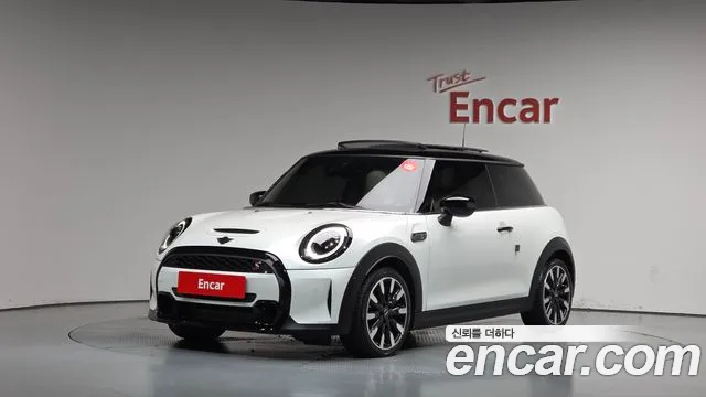 Mini Cooper 2023 — photo 1
