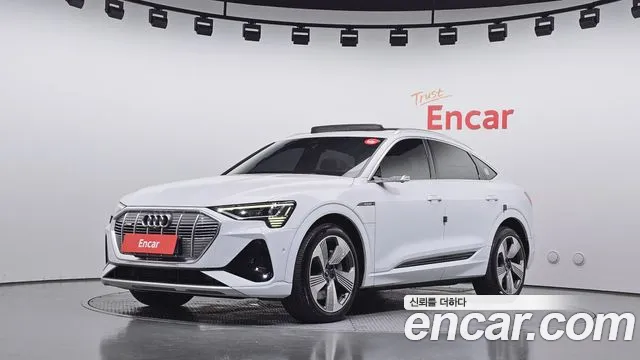 Audi e-tron 2022 — photo 1