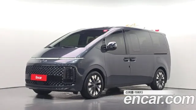 Hyundai Staria 2022 — photo 1