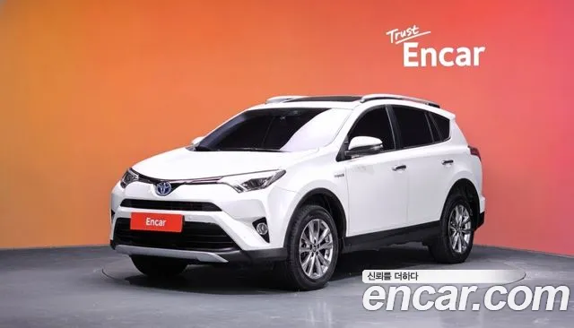 Toyota RAV4 2017 — photo 1