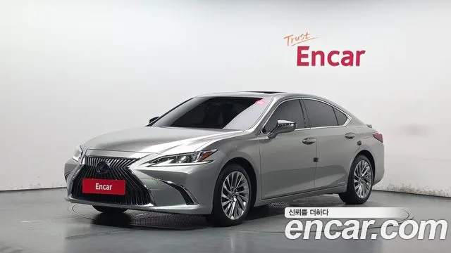 Lexus ES 2019 — photo 1