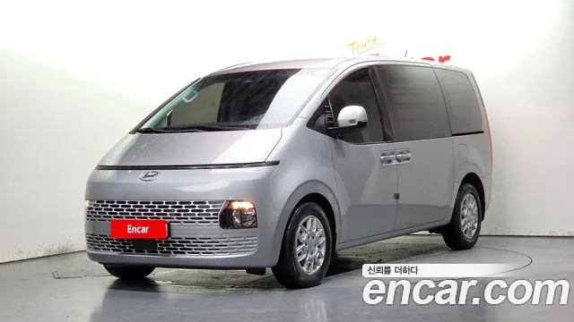 Hyundai Staria 2022 — photo 1