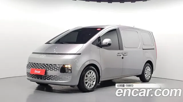 Hyundai Staria 2025 — photo 1