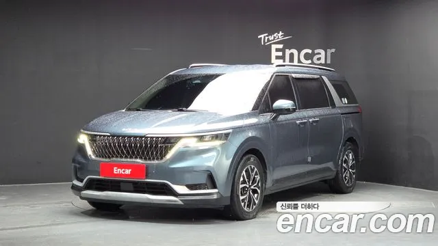 Kia Canival 2023 — photo 1