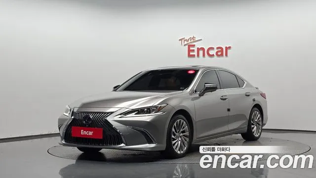 Lexus ES 2021 — photo 1