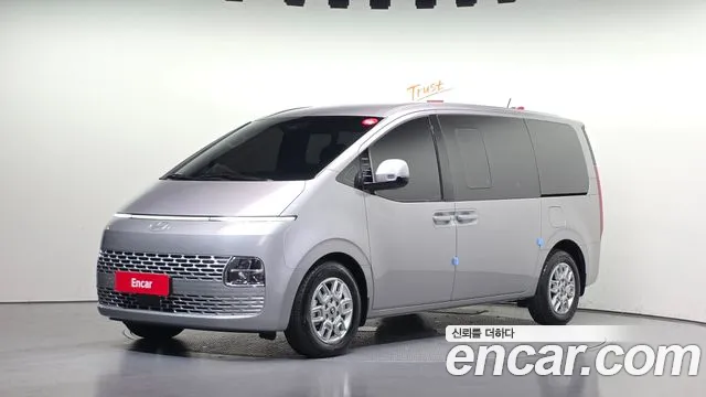 Hyundai Staria 2025 — photo 1