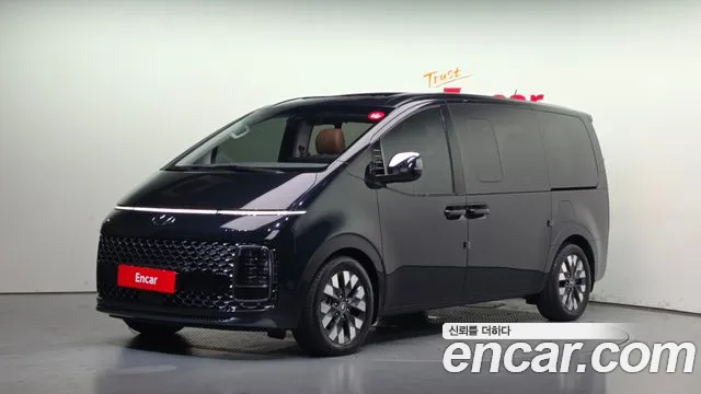 Hyundai Staria 2022 — photo 1