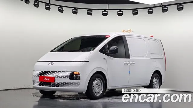 Hyundai Staria 2022 — photo 1