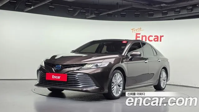 Toyota Camry 2019 — photo 1