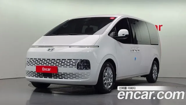 Hyundai Staria 2022 — photo 1