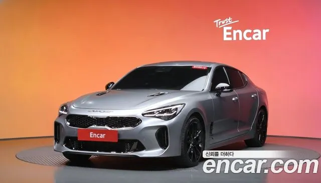 Kia Stinger 2023 — photo 1