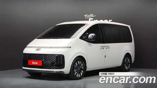 Hyundai Staria 2024 — photo 1
