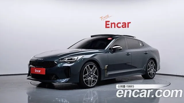 Kia Stinger 2023 — photo 1