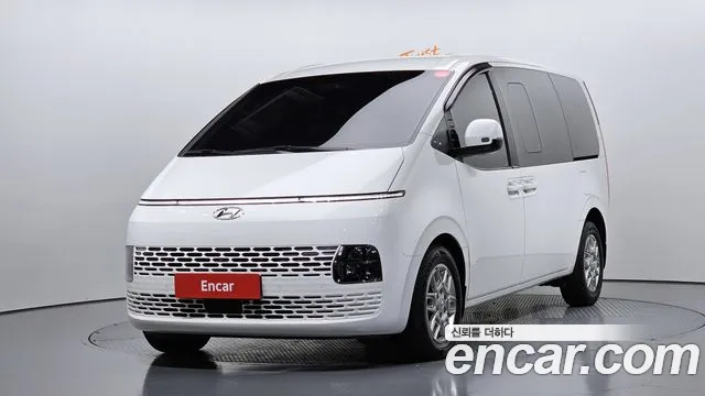 Hyundai Staria 2023 — photo 1