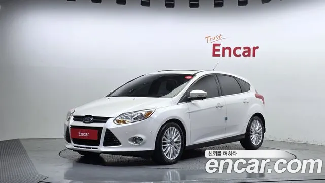 Ford Focus 2012 — photo 1