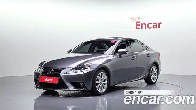Lexus IS 2014 — photo 1