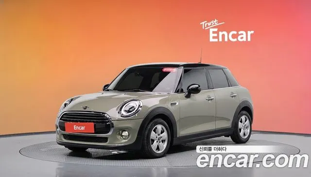 Mini Cooper 2019 — photo 1