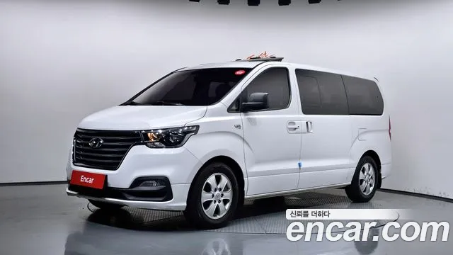 Hyundai Starex 2019 — photo 1