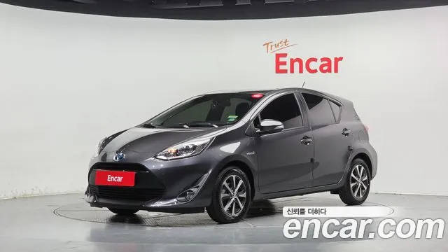 Toyota Prius 2019 — photo 1