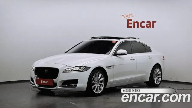 Jaguar XF 2017 — photo 1