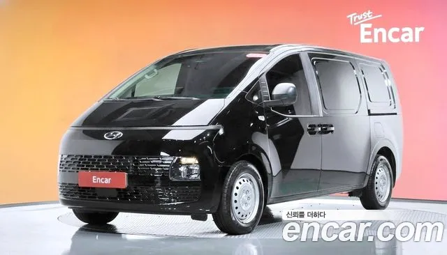 Hyundai Staria 2024 — photo 1